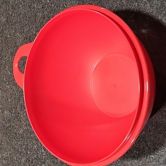 Tupperware 12 cup Thatsa Bowl - Picture 2 of 2